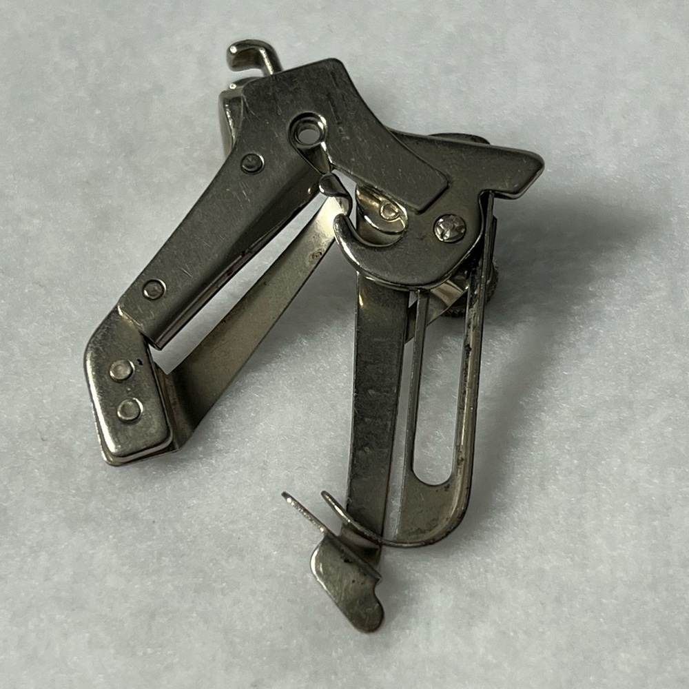 Vintage Singer 35931 Hemmer Sewing Machine Hemming Foot Low Shank - Picture 3 of 3